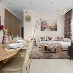 Exclusive In With 2 Parking Spaces, Desk And Air Conditioned Living By Renters Prestige ורוצלב
