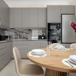 Exclusive In With 2 Parking Spaces, Desk And Air Conditioned Living By Renters Prestige דירה *