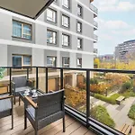 Exclusive In With 2 Parking Spaces, Desk And Air Conditioned Living By Renters Prestige アパート ヴロツワフ