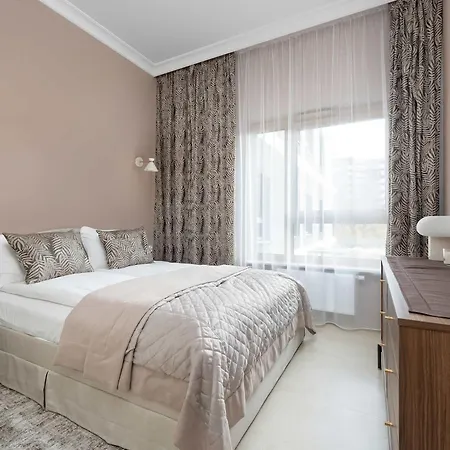 Exclusive In With 2 Parking Spaces, Desk And Air Conditioned Living By Renters Prestige