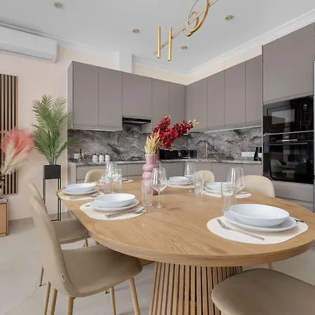 Exclusive In With 2 Parking Spaces, Desk And Air Conditioned Living By Renters Prestige * Βρότσλαβ