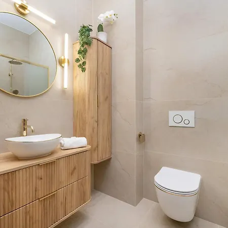 Exclusive In With 2 Parking Spaces, Desk And Air Conditioned Living By Renters Prestige アパート ヴロツワフ