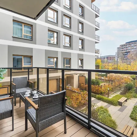 Exclusive In With 2 Parking Spaces, Desk And Air Conditioned Living By Renters Prestige アパート ヴロツワフ