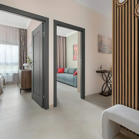 Exclusive In With 2 Parking Spaces, Desk And Air Conditioned Living By Renters Prestige Βρότσλαβ