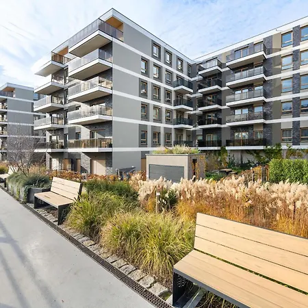 Exclusive In With 2 Parking Spaces, Desk And Air Conditioned Living By Renters Prestige Διαμέρισμα *