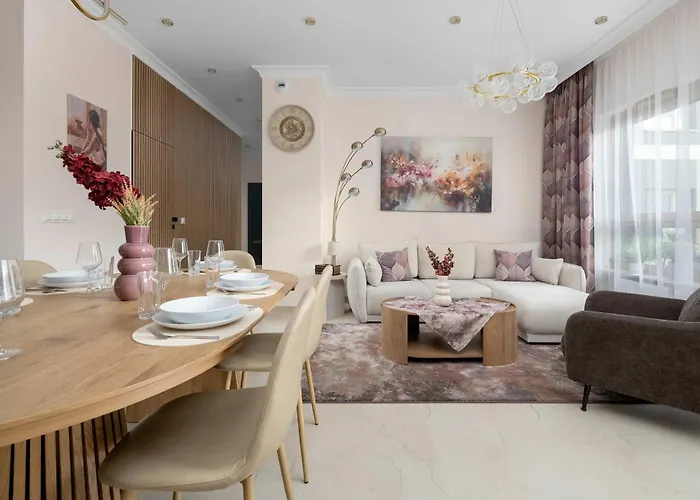 Exclusive In With 2 Parking Spaces, Desk And Air Conditioned Living By Renters Prestige Βρότσλαβ