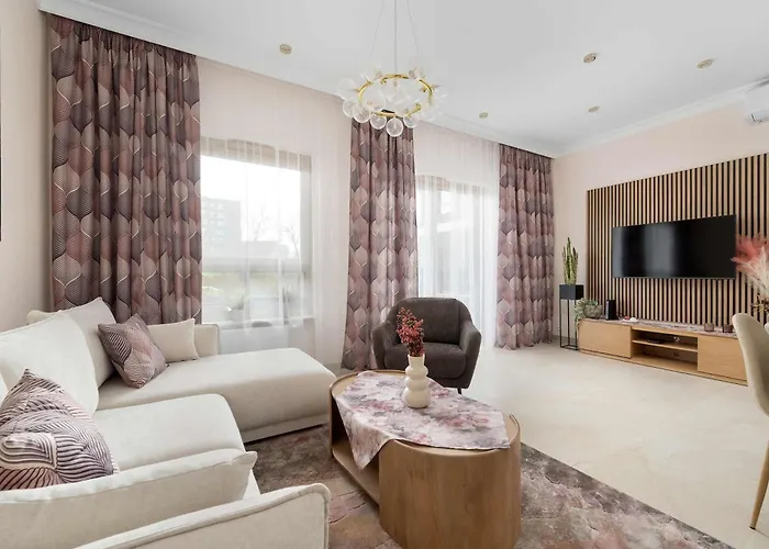 Exclusive In With 2 Parking Spaces, Desk And Air Conditioned Living By Renters Prestige Βρότσλαβ