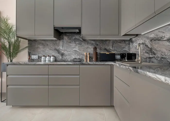 Exclusive In With 2 Parking Spaces, Desk And Air Conditioned Living By Renters Prestige * Βρότσλαβ