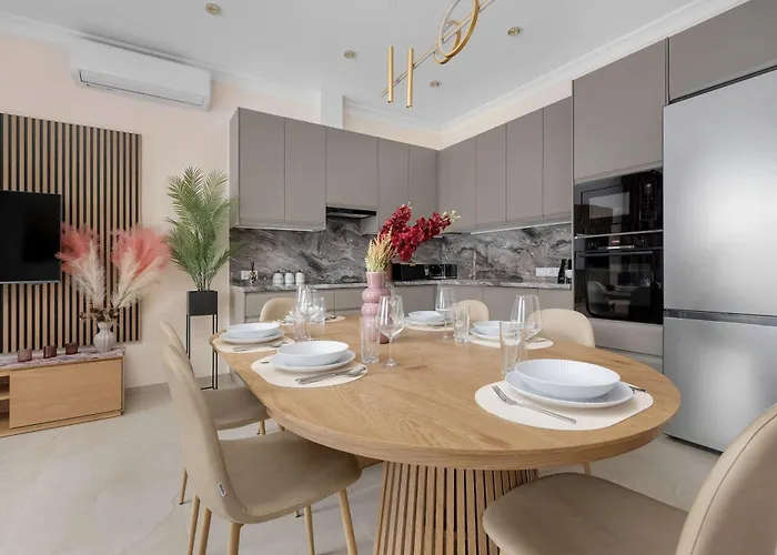 Exclusive In With 2 Parking Spaces, Desk And Air Conditioned Living By Renters Prestige * Βρότσλαβ