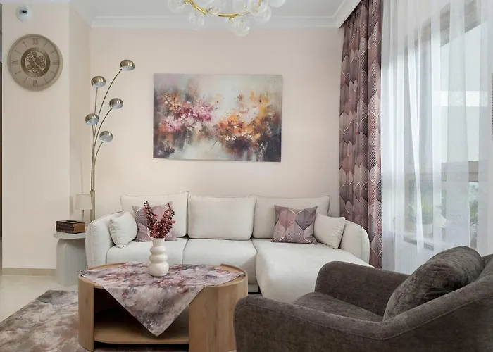 Exclusive In With 2 Parking Spaces, Desk And Air Conditioned Living By Renters Prestige