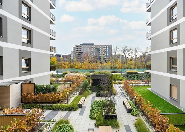 Exclusive In With 2 Parking Spaces, Desk And Air Conditioned Living By Renters Prestige Βρότσλαβ